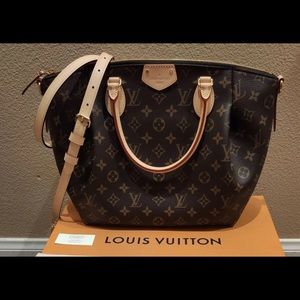 100% Authentic Louis Vuitton Turenne MM Monogram Handbag/Crossbody.
